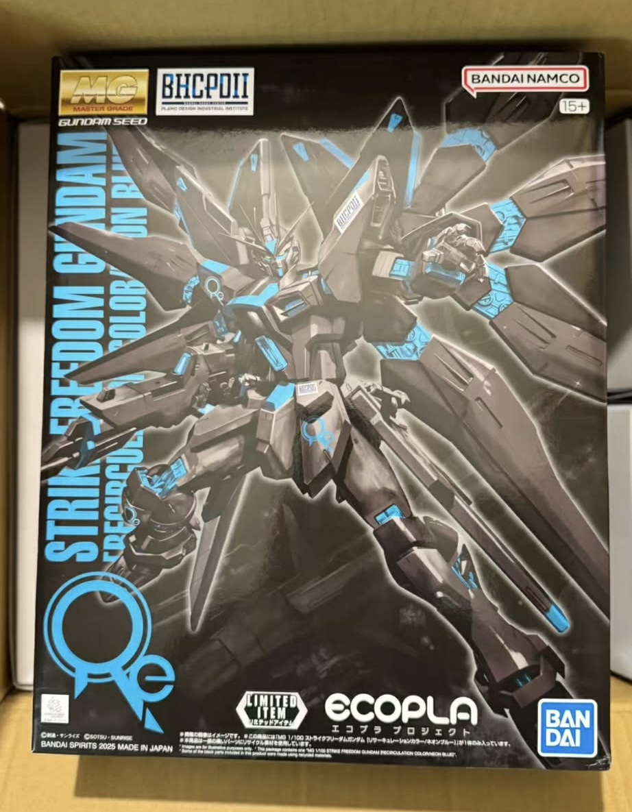 MG 1/100 Strike Freedom Gundam [Recirculation Color / Neon Blue]