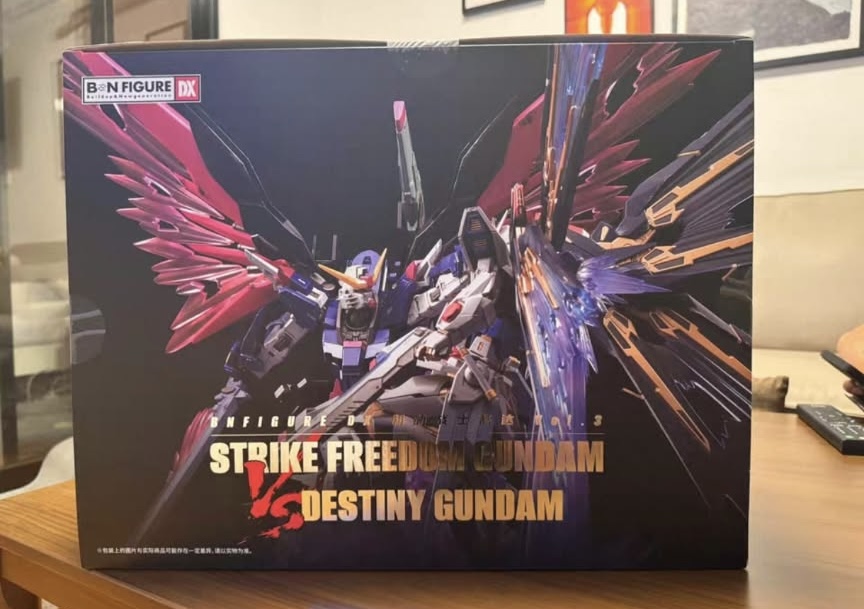 BN Figure DX: Strike Freedom Gundam vs Destiny Gundam